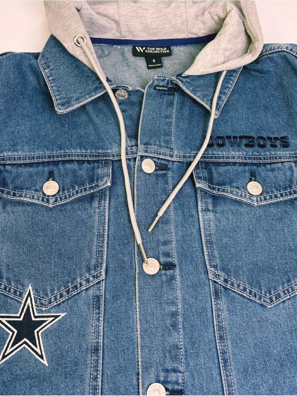 Dallas Cowboys The Wild Collective Denim Hooded Jacket Mens Small NFL - Picture 3 of 11